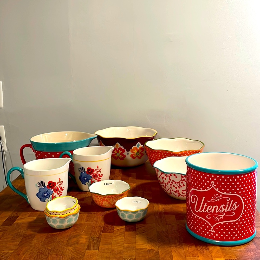 The Pioneer Woman mixing bowl set